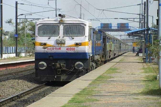 Delhi Agra Delhi: Round Trip By Gatimaan Express Train - The guide and service matter more than the car