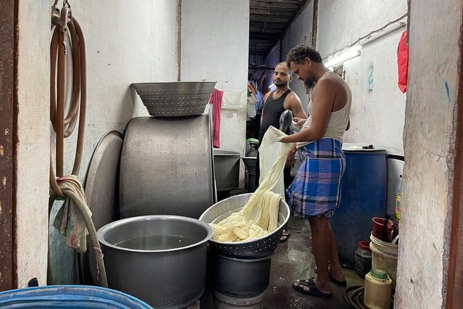 Dharavi Slum & Dhobi Ghat Mumbai: Private Guided Tour - Why this Dharavi tour is different from a quick photo stop