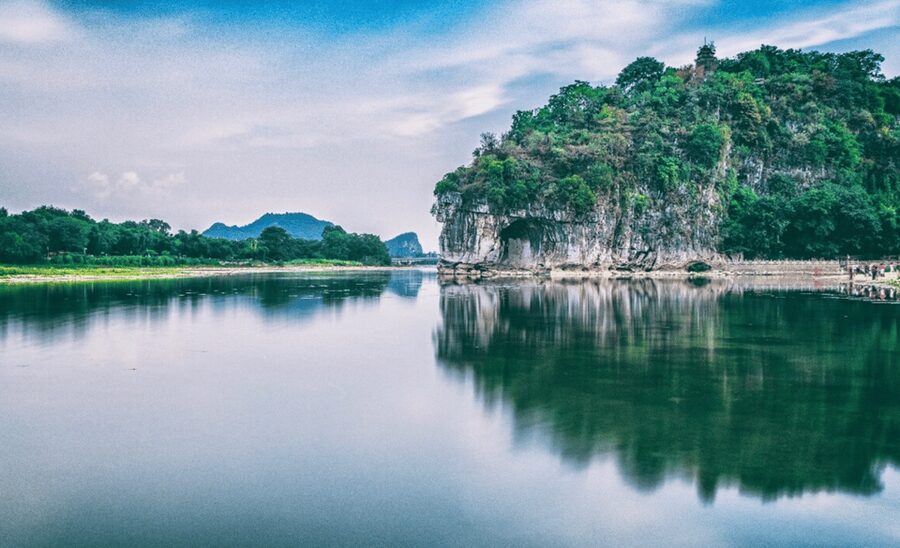 Discover Guilin's Gems:Guangzhou-Bullet Train Highlight Tour - What a Private Guide Adds