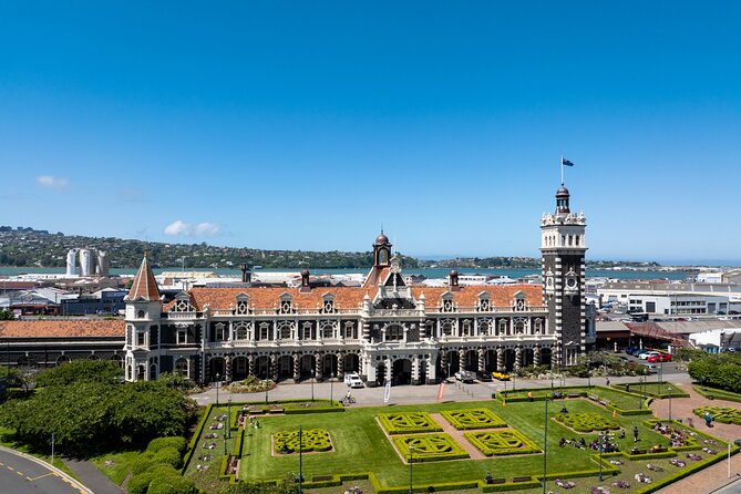 Dunedin to Queenstown One Way Tour Including Taieri Gorge Train - Cromwell, Lake Dunstan, and Central Otago Produce