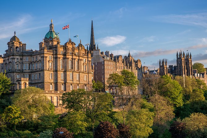 Edinburgh Rail Trip from London with Castle entry and Hop-on Hop-off bus - The Royal Mile and St Giles’ Cathedral