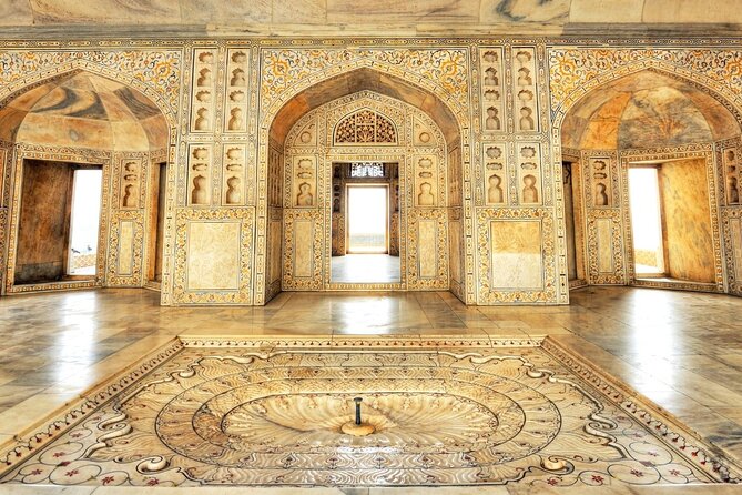 Enchanting Taj Mahal Same Day Tour by Gatiman Train From Delhi - Agra Fort puts the monument in context