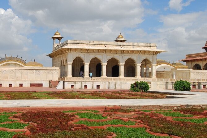 Enchanting Taj Mahal Same Day Tour by Gatiman Train From Delhi - What the $90 price really covers