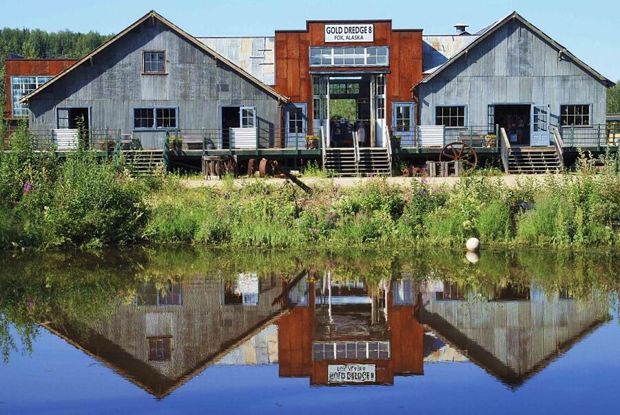 Fairbanks: Gold Dredge 8 Historic Train Tour - Gift shop, artifacts, and the final stop