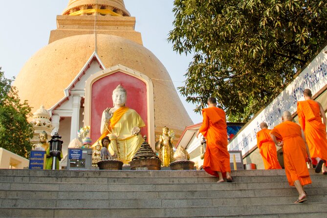Floating Market with Great Pagoda Temple and Wat Sam Phran - Why this Bangkok day trip works