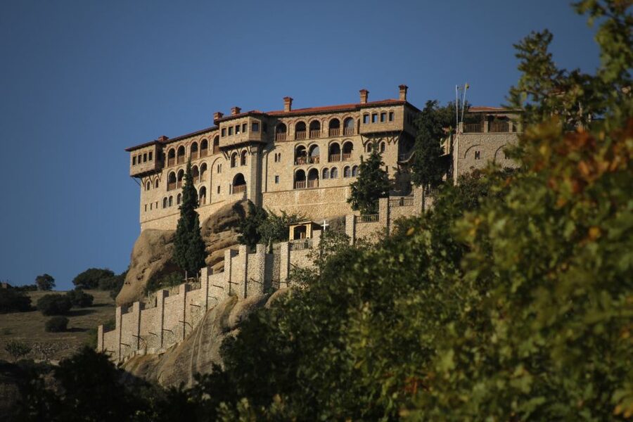 From Athens: Meteora Train Trip with Overnight Stay - The sunset tour around Meteora’s giant rocks