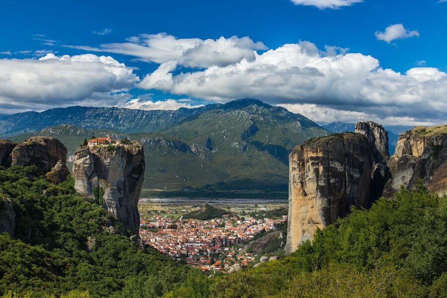 From Athens: Meteora Train Trip with Overnight Stay - What the guides add to the experience