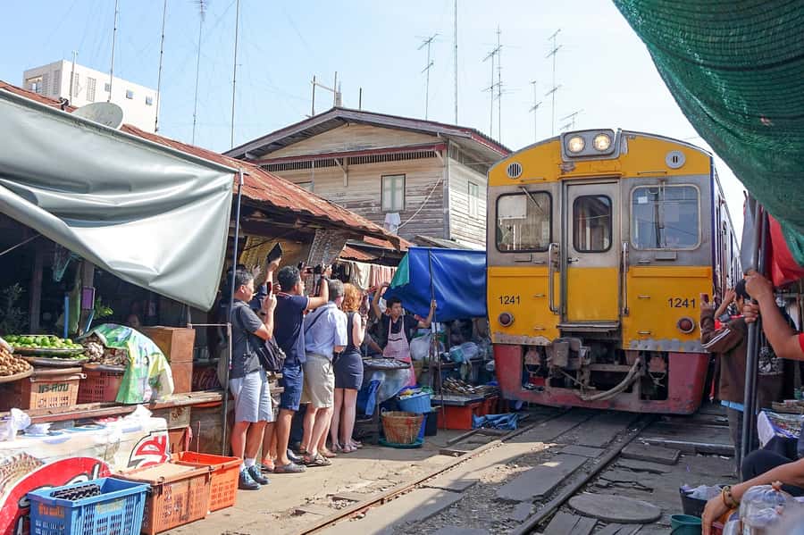 From Bangkok: Maeklong Railway and Floating Market Food Tour - Why this market combination works