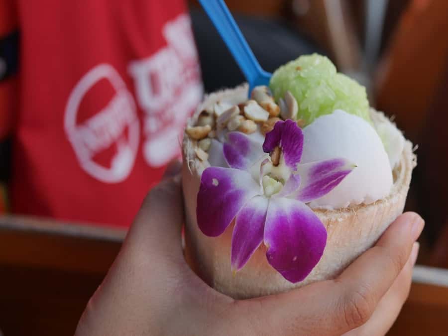 From Bangkok: Private Railway and Floating Market Tour - Damnoen Saduak and the art of browsing