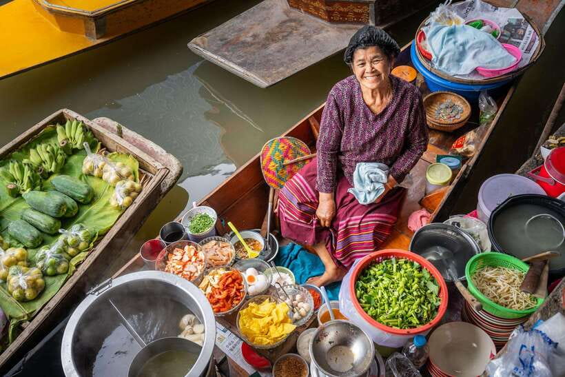 From Bangkok: Railway & Damnoen Saduak Floating Market Tour - The canal ride into Damnoen Saduak