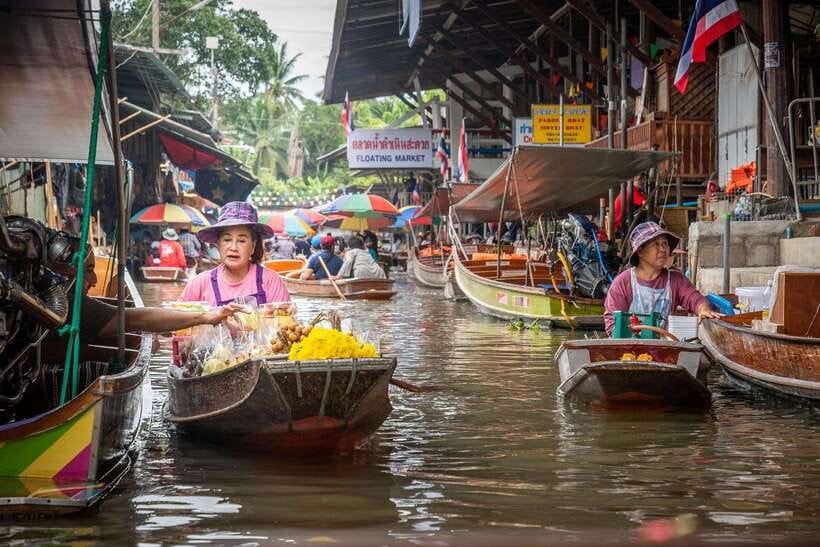 From Bangkok: Railway & Damnoen Saduak Floating Market Tour - Sugar palm production at Baan Tao Thai Derm