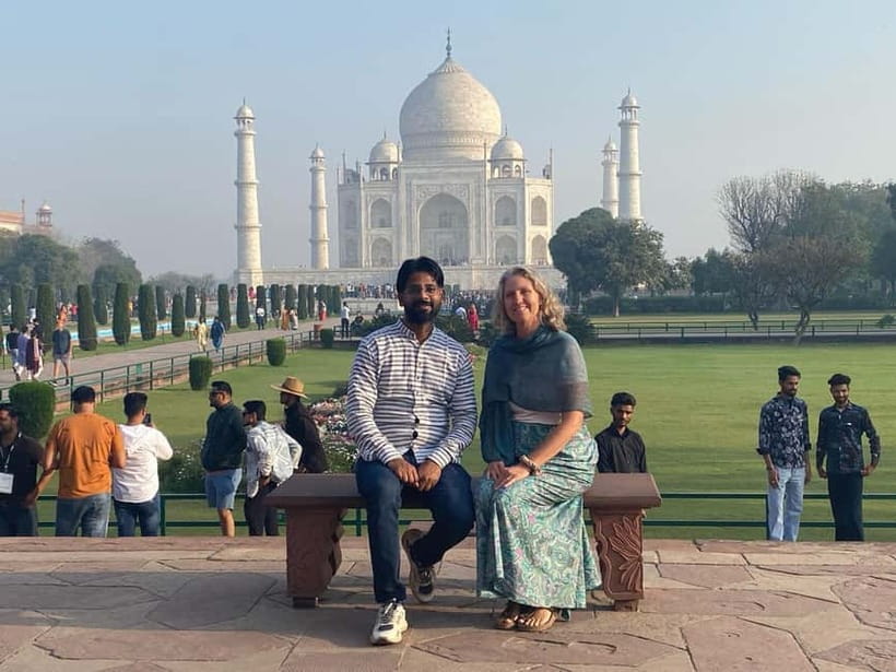 From Delhi:All Inclusive Taj Mahal Day Tour by Fastest Train - The Guides and Drivers Shape the Experience