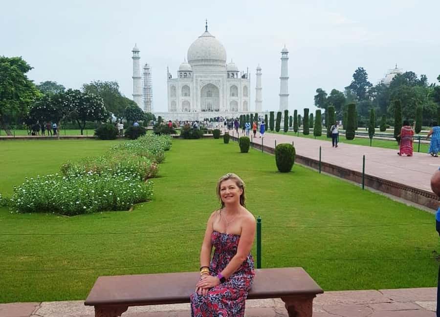 From Delhi: Same Day Taj Mahal Trip By India's Fastest Train - Agra Fort, one hour among Mughal power