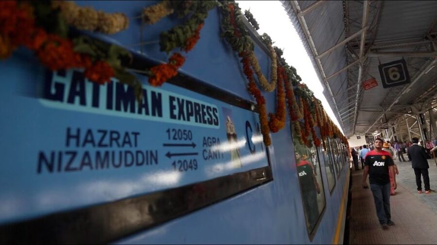 From Delhi: Taj Mahal & Agra City Tour By Gatiman Train - Meals keep the long day manageable