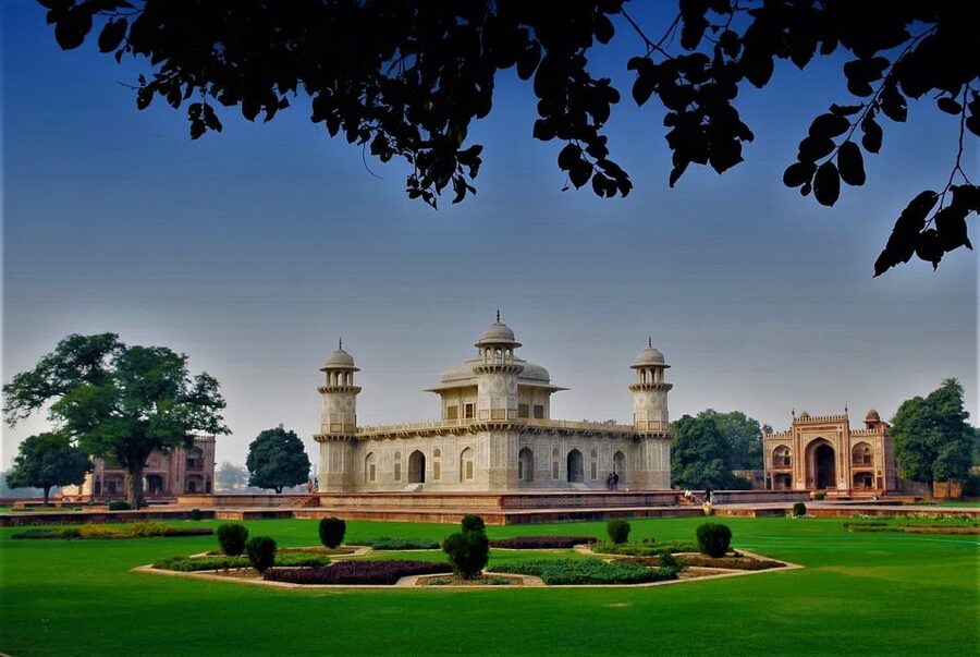 From Delhi: Taj Mahal & Agra City Tour By Gatiman Train - Heat, children, and the pace of the day