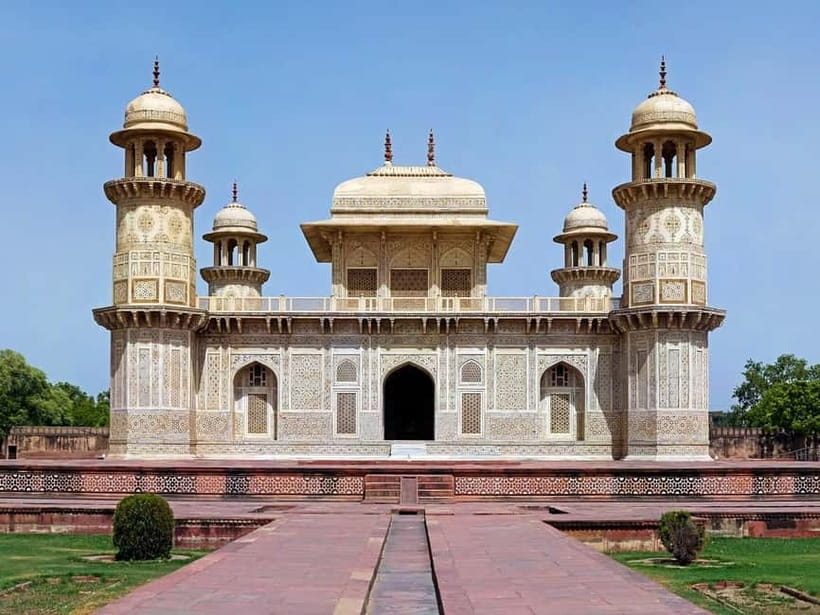 From Delhi: Taj Mahal and Agra Day Tour by Super-fast Train - Agra Fort and the Mughal power story