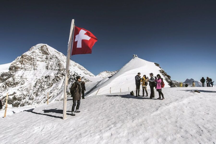 From Interlaken: Guided Tour to Jungfraujoch - Top of Europe - What the guides add to the day