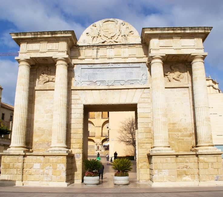 From Madrid: Cordoba and Mosque Day Trip by High-Speed Train - The Roman Bridge and the first look at old Córdoba