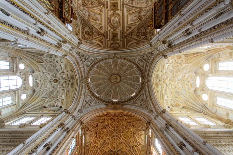 From Madrid: Cordoba and Mosque Day Trip by High-Speed Train - Courtyards, statues, and the Jewish Quarter