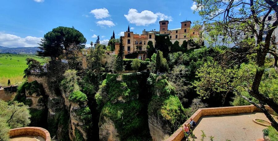From Malaga: Ronda and Setenil Tour with Scenic Train - Guide quality and group atmosphere