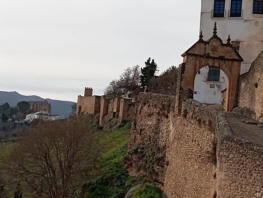 From Málaga: Ronda+Setenil de las Bodegas with Little Train - The guided Ronda option