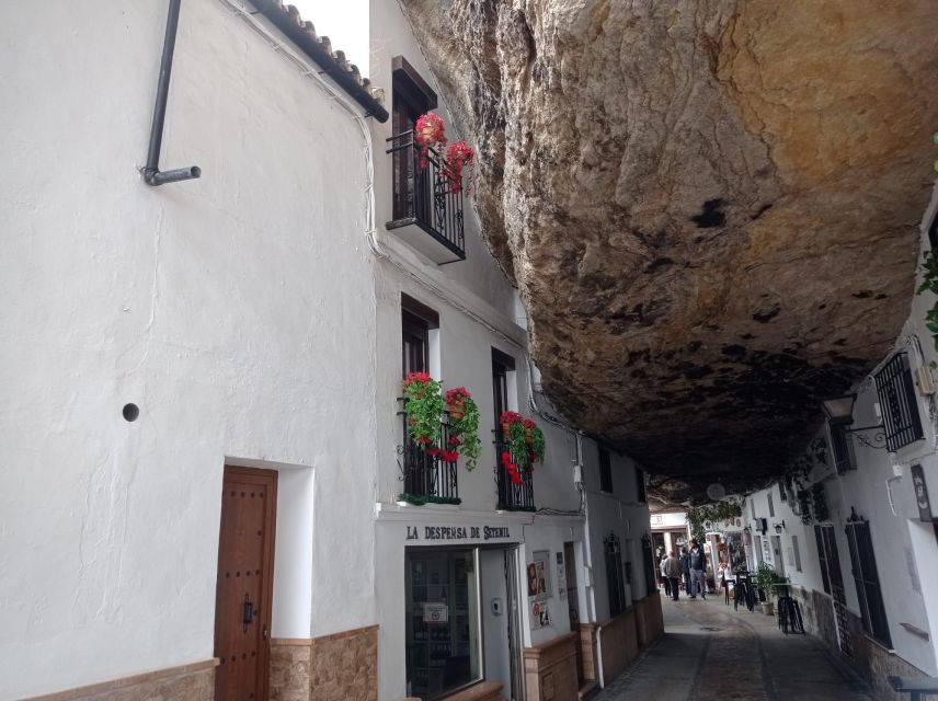 From Málaga: Ronda+Setenil de las Bodegas with Little Train - Starting at Farmacia Sánchez Fernández