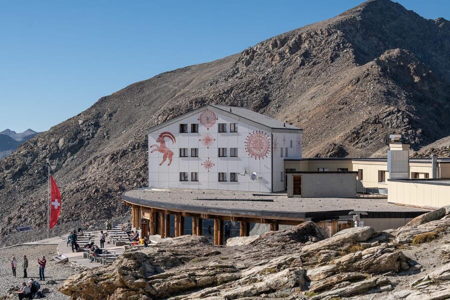 From Milan: Bernina Red Train & Lunch with Mountain Views - Lunch at the Diavolezza Lodge
