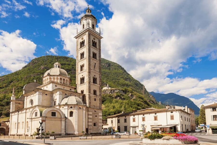 From Milan: Round-Trip Bernina Red Train to Saint Moritz - Saint Moritz offers a short, independent visit