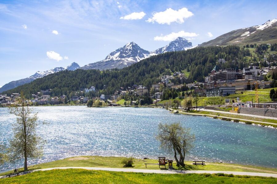 From Milan: St Moritz & Alps Day Trip with Bernina Red Train - Meeting the group at Porta Garibaldi