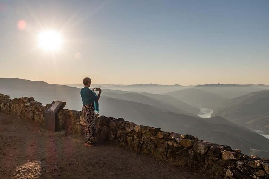 From Porto: Wine Tasting with Lunch at a Quinta, Cruise, and Train Ride - Why this day works for first-time Douro visitors