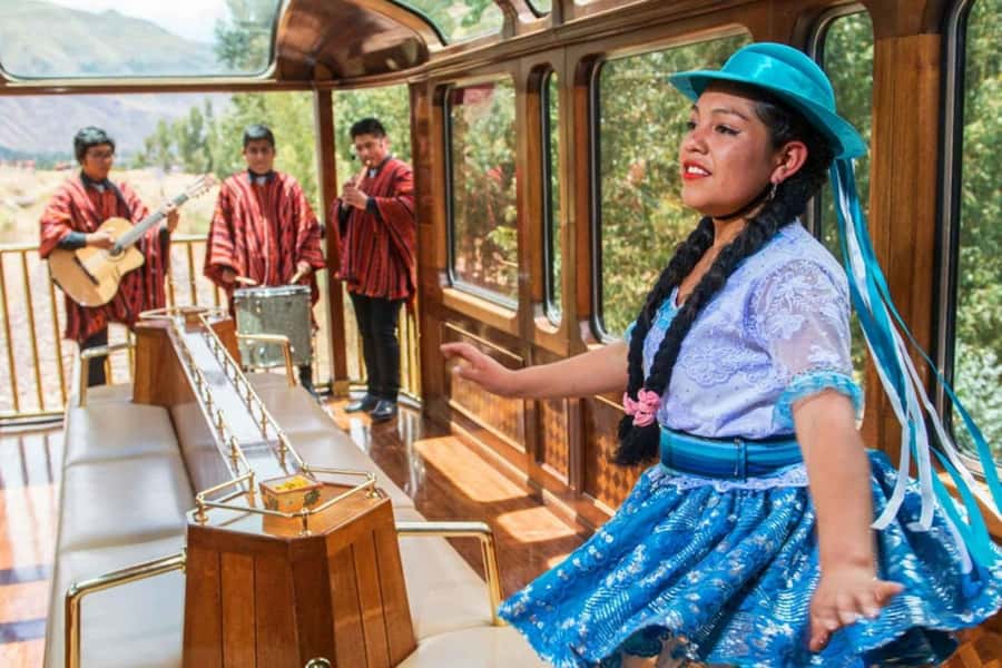 From Puno: Travel to Cusco in Titicaca Train All Inclusive - Key points at a glance