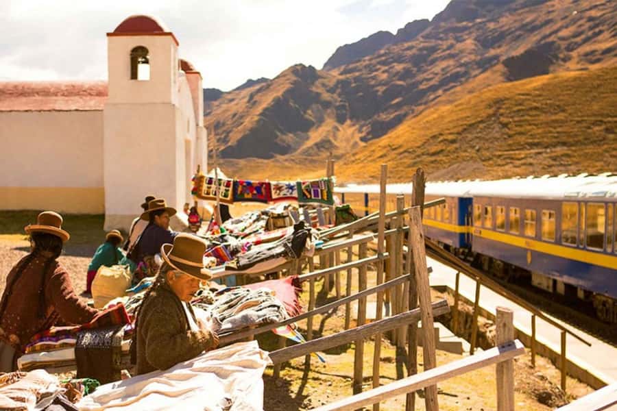 From Puno: Travel to Cusco in Titicaca Train All Inclusive - Lunch in the restaurant cars