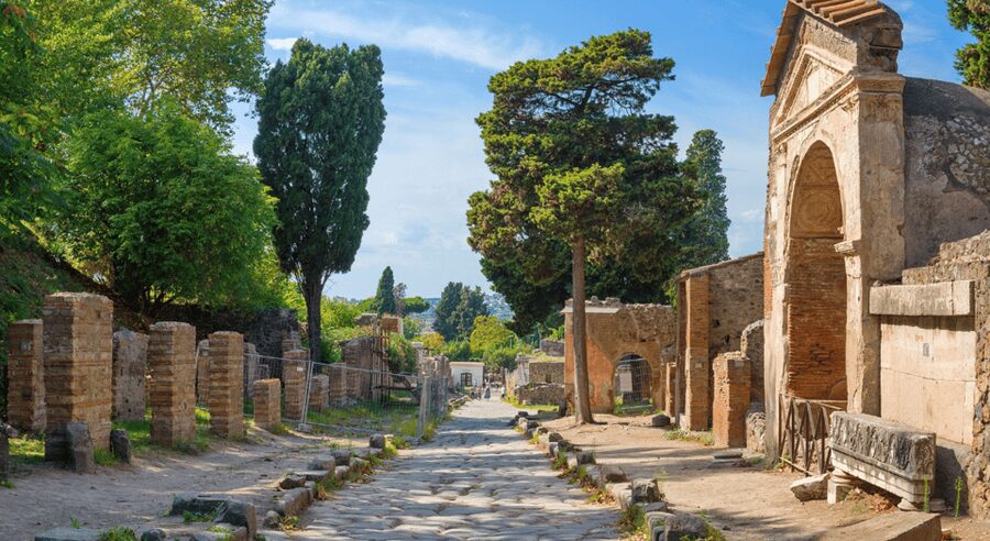 From Rome: Pompeii and Herculaneum Tour w/ High-speed Train - A three-course pizza lunch in a former railway station