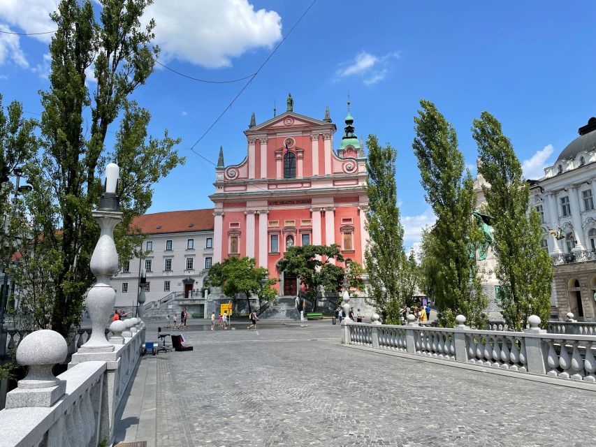 From Zagreb: Ljubljana and Lake Bled Guided Day Trip - The famous Bled cream cake