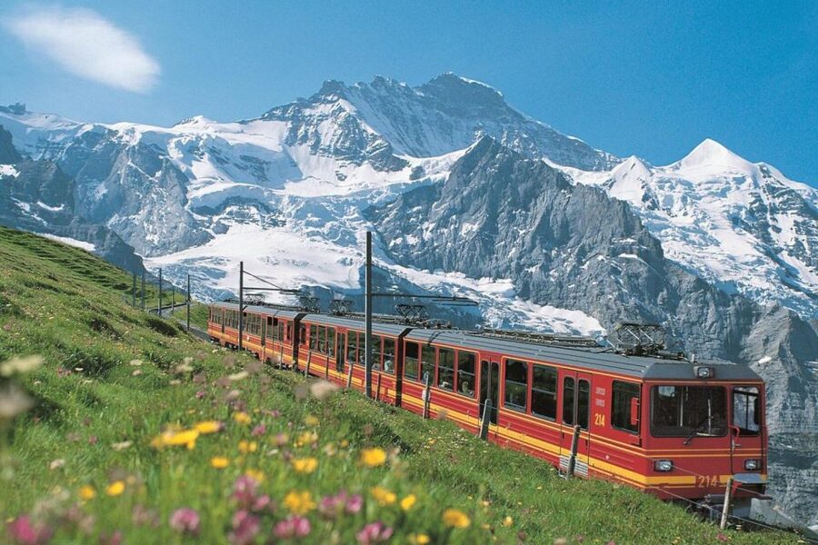From Zurich: Jungfraujoch Guided Day Tour with Cogway Train - Riding the cogwheel train from Lauterbrunnen