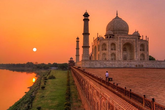 Full Day Taj Mahal Tour by Gatimaan Express Train - Guides and drivers are a key part of the value