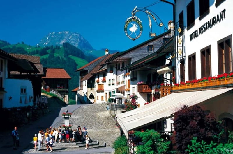 Geneva: Gruyères Tour with Chocolate, Cheese & Golden Train - Montreux is a brief photo stop