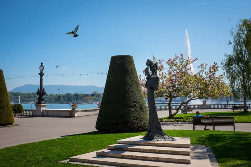 Geneva: Hop-on Hop-Off Bus & Scenic Mini-Train Tour - Who should book this Geneva tour?