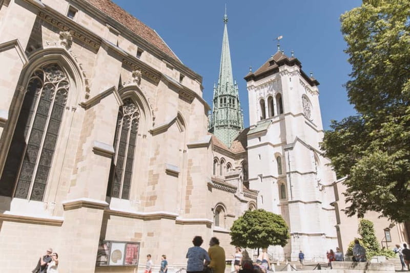 Geneva: Hop-on Hop-Off Bus & Scenic Mini-Train Tour - Starting at Place Dorcière and Place des Bergues
