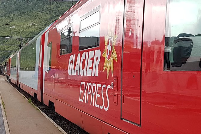 Glacier Express Panoramic Train Round Trip from Zürich With Private Guide - Lunch arrives while the Alps roll past