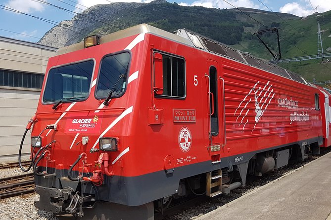 Glacier Express Panoramic Train Round Trip from Zürich With Private Guide - What the private guide is really worth