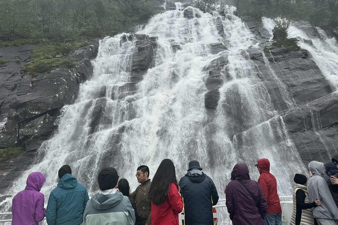 Guided day tour - Mostraumen Cruise, City Walk & Flöyen Funicular - Riding the Fløibanen to Mount Fløyen