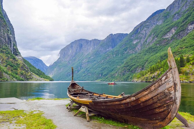 Guided tour to Viking Village, Nærøyfjorden Cruise & Flåm Railway - Dale and Tvindefossen: useful stops on the road