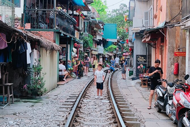 Hanoi city tour and drinking beside railway- group tour - The guides can shape the whole day
