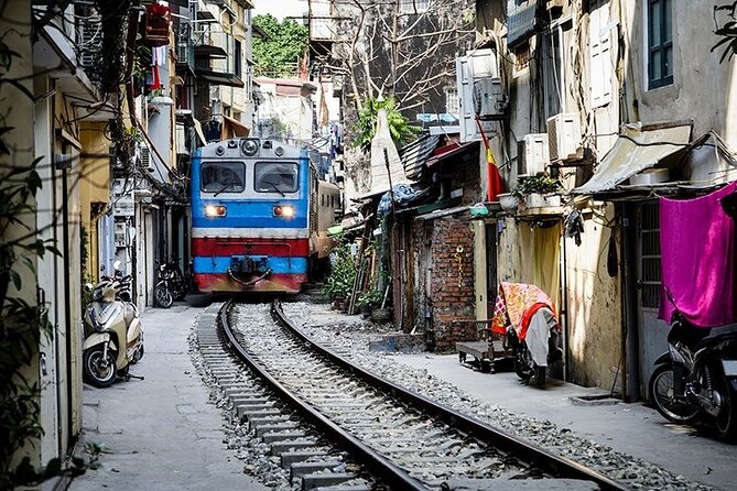 Hanoi Michelin Star Street Food Walking Tour & Train-Street - Chè at Loc Tai House