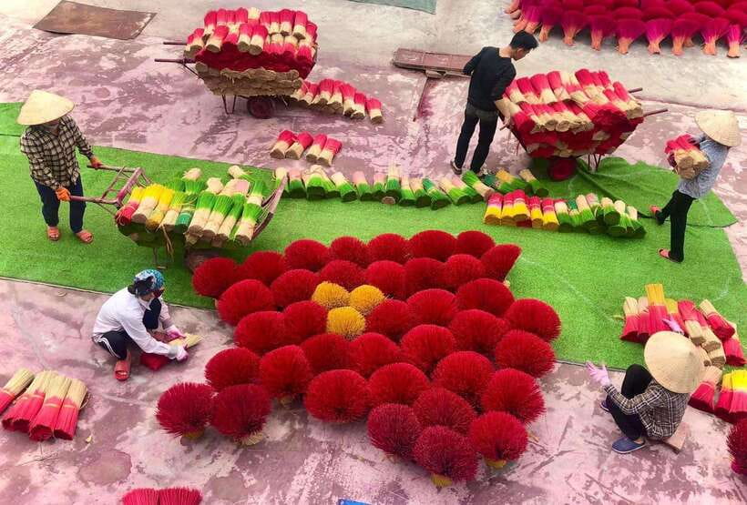 Hanoi's artisan trail:Incense Village,Hat,Lacquer & Train St - What to bring and what to expect