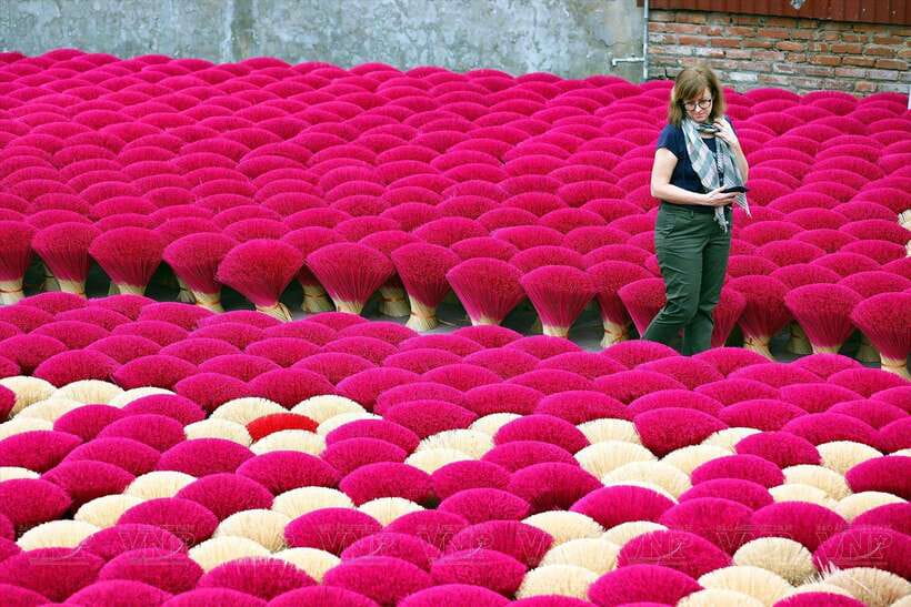 Hanoi's artisan trail:Incense Village,Hat,Lacquer & Train St - Three craft villages, one long day from Hanoi