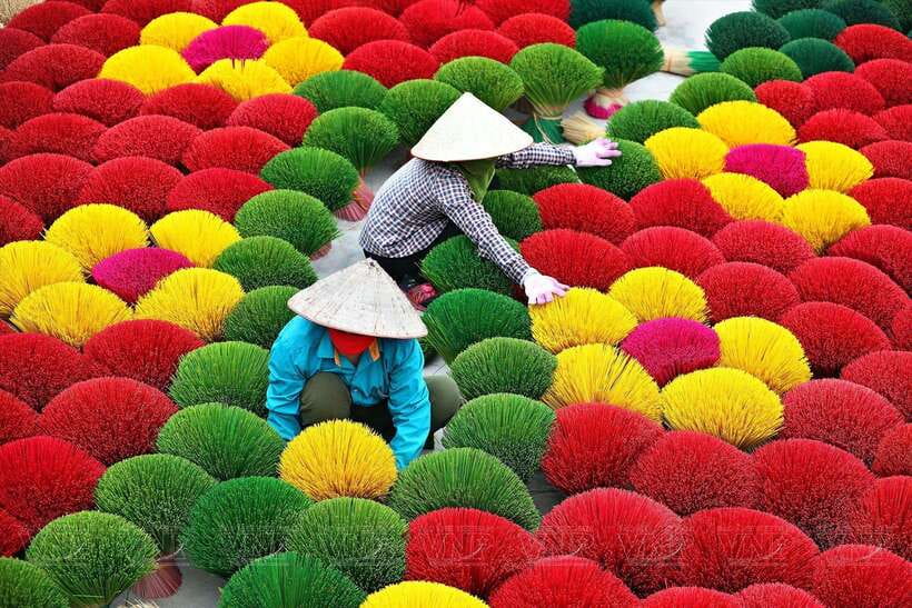 Hanoi's artisan trail:Incense Village,Hat,Lacquer & Train St - Chuong village and the Vietnamese conical hat