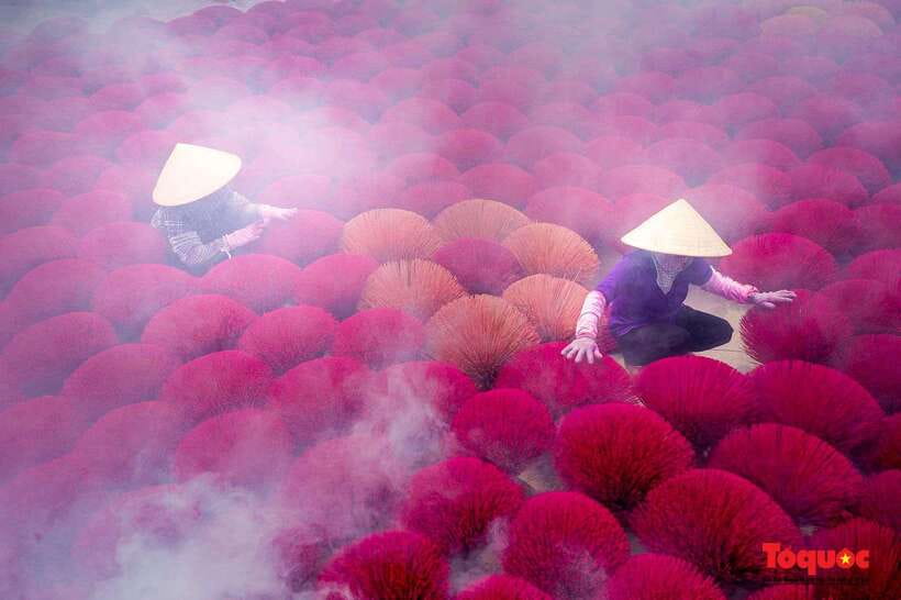 Hanoi's artisan trail:Incense Village,Hat,Lacquer & Train St - Quang Phu Cau and the incense-stick fields