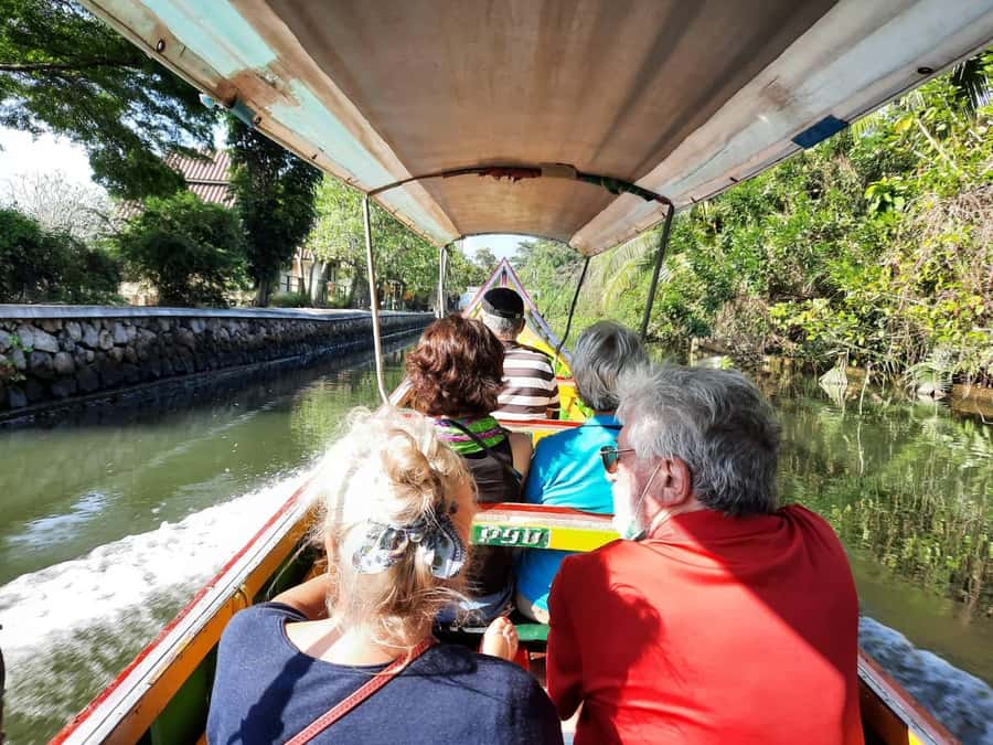 Hua Hin: Maeklong Railway & Amphawa Floating Markets Tour - Maeklong Railway Market and the train that passes through it